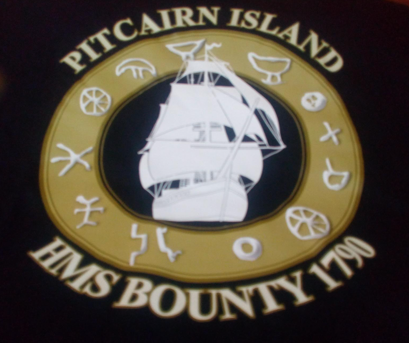 Pitcairn Island T shirt HMS Bounty with petroglyphs found Down Rope