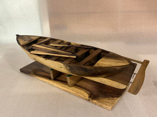 Håndskåret Pitcairn Island Long Boat-modell fra lokalt Burau-tre