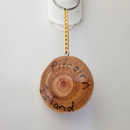 Llavero de madera hecho a mano de madera de Miró local