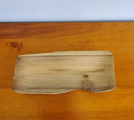 Handgemachte hölzerne Servierplatte aus lokalem Burau-Holz
