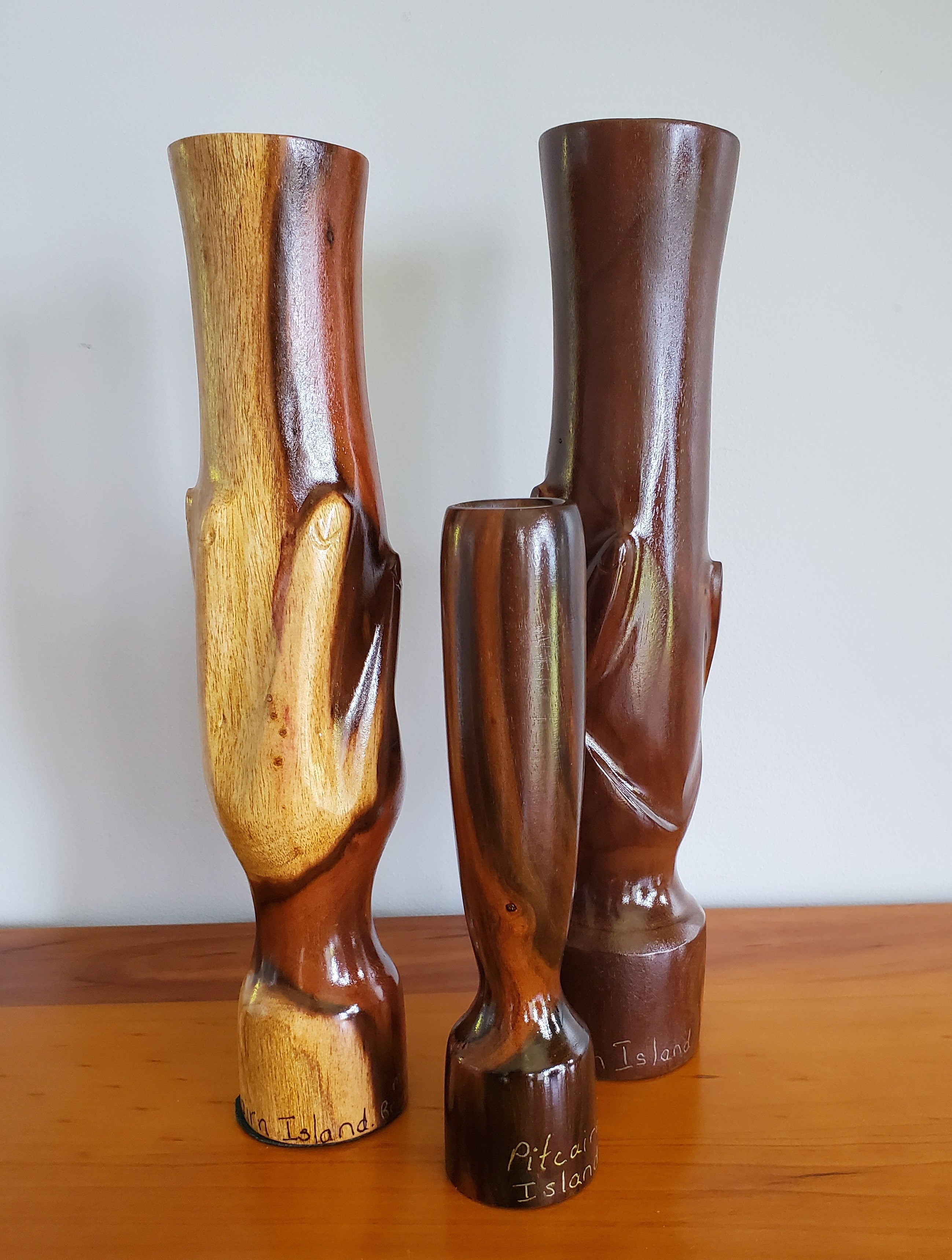 Handgeschnitzte traditionelle Handvase aus lokalem Miro-Holz - groß