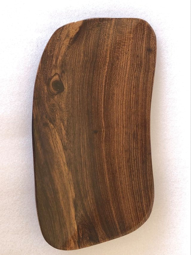 Handgefertigte Servierplatte aus heimischem Tau-Holz - mittel