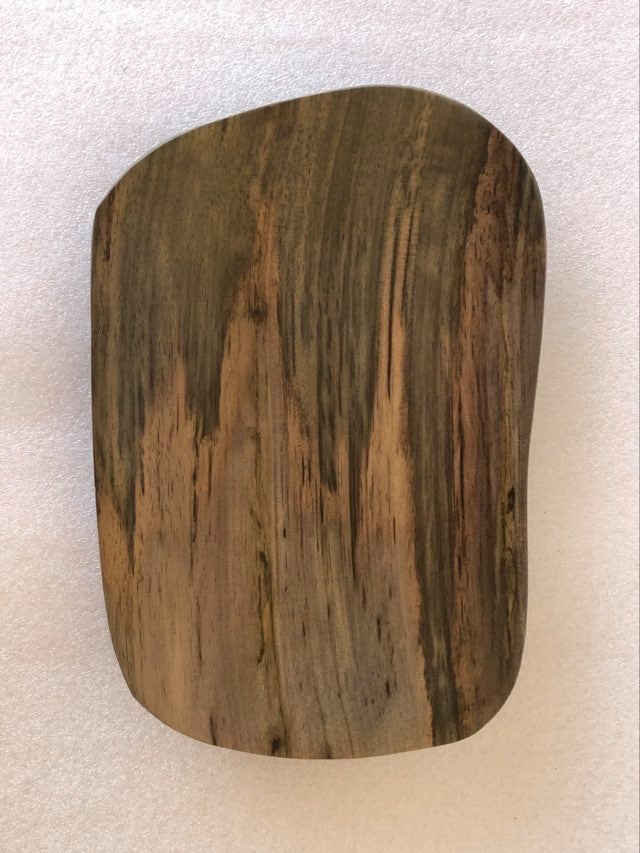 Handgefertigte Servierplatte aus lokalem Burau-Holz - Abgerundete Kanten - Medium -