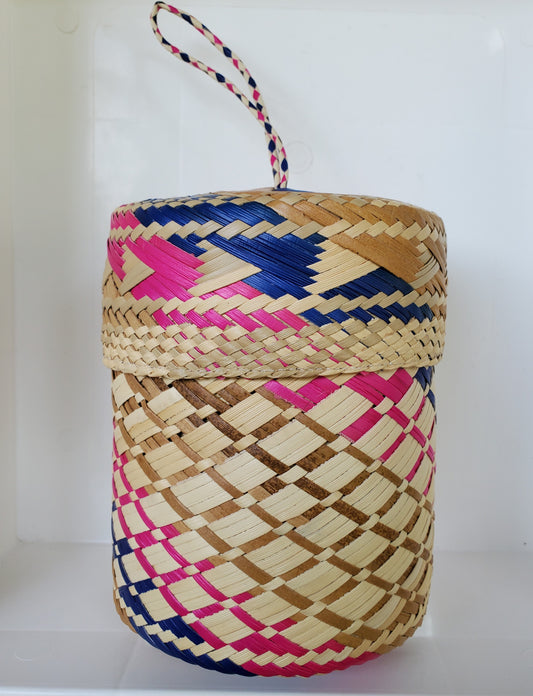 Handvävd färgad Pandanus Thatch Basket