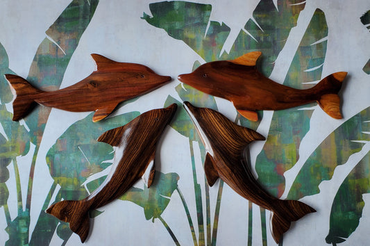 Handgeschnitzte Delphin-Wandbehänge aus lokalem Tau- oder Miro-Holz - groß