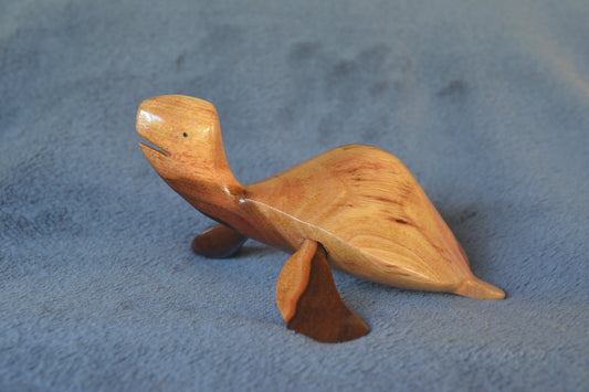 Tortuga tallada a mano en madera local de Miró - pequeña