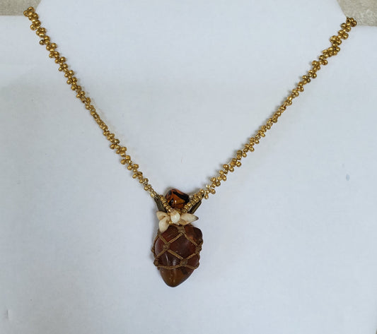 Håndlaget Netted Amber, Tigers Eye & Cone Shell Necklace
