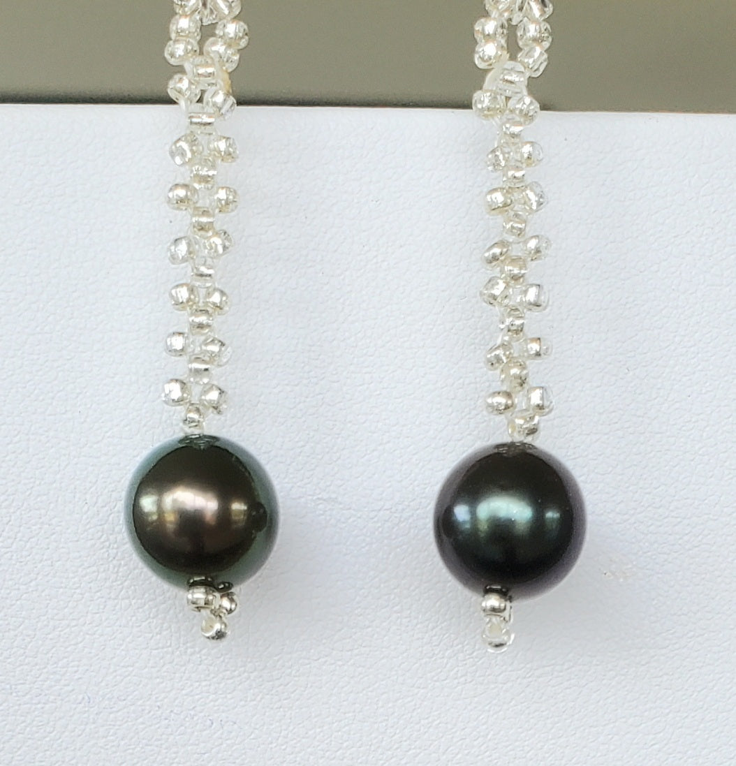 Håndlaget Single Drop Tahitian Black Pearl øreringer