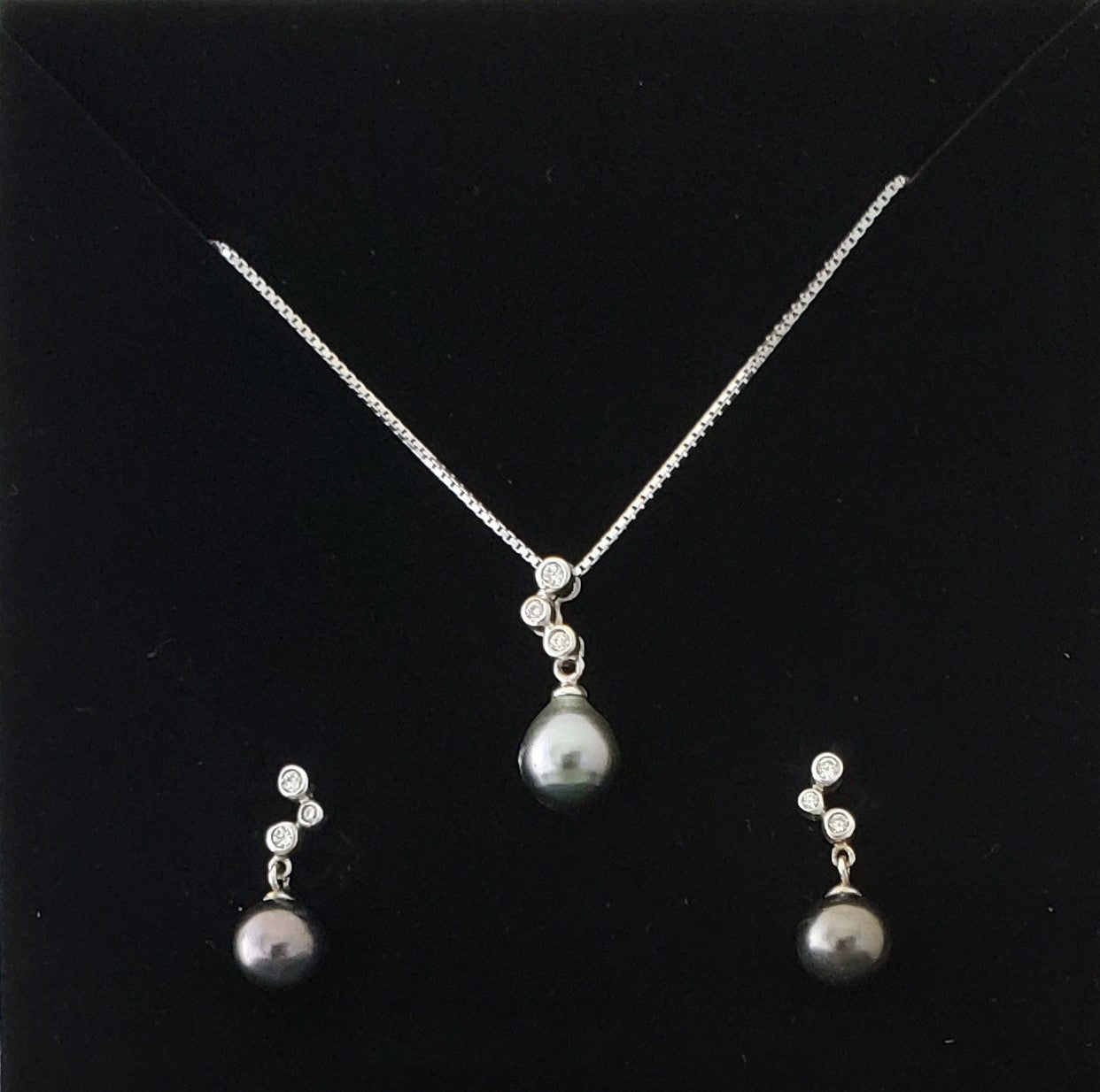 Hand Crafted Tahitian Black Pearl Earrings and Necklace Set
