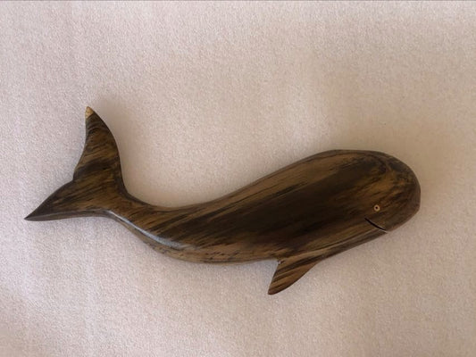 Colgante de pared de ballena jorobada hecho a mano en madera de Burau local - Grande